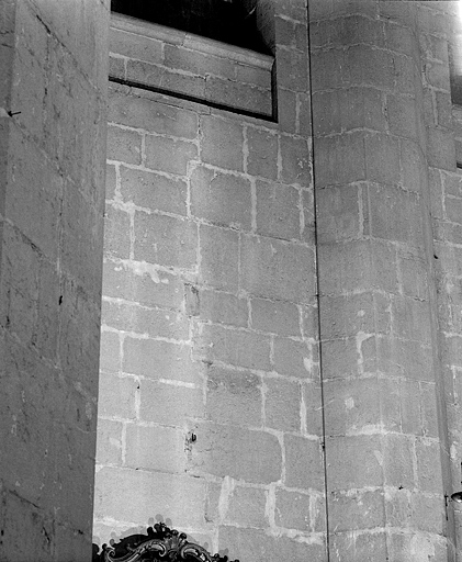 Détail du parement du collatéral nord : couture à hauteur de la sixième travée. © Jérôme Mongreville / Région Bourgogne-Franche-Comté, Inventaire du patrimoine - 1999
