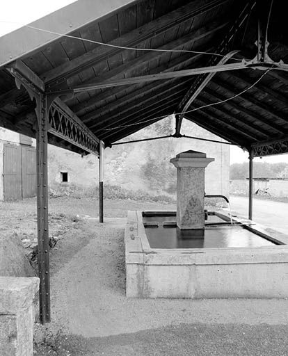 Vue générale du bassin et de la charpente. © Yves Sancey / Région Bourgogne-Franche-Comté, Inventaire du patrimoine - 1999 Vue générale du bassin et de la charpente. © Yves Sancey / Région Bourgogne-Franche-Comté, Inventaire du patrimoine - 1999