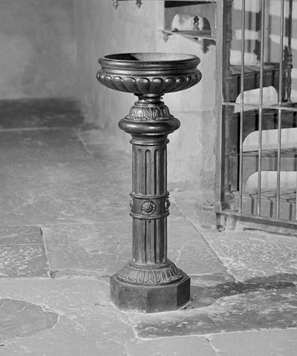 Vue générale d'un bénitier. © Yves Sancey / Région Bourgogne-Franche-Comté, Inventaire du patrimoine - 1999