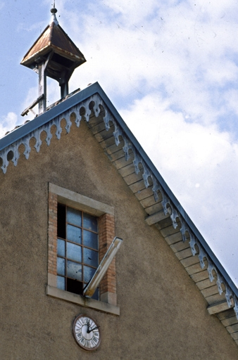Détail du pignon du bâtiment des bureaux et du laboratoire. © Yves Sancey / Région Bourgogne-Franche-Comté, Inventaire du patrimoine - 1999