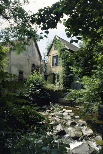 Murs-pignons de la salle des machines et de l'atelier de réparation depuis la Savoureuse. © Yves Sancey / Région Bourgogne-Franche-Comté, Inventaire du patrimoine - 1999
