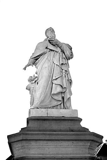 Vue de face en contre-plongée. © Yves Sancey / Région Bourgogne-Franche-Comté, Inventaire du patrimoine - 2000