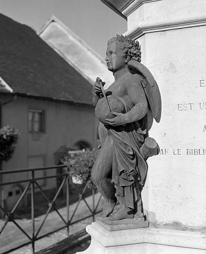 L'Astronomie : de profil gauche. © Yves Sancey / Région Bourgogne-Franche-Comté, Inventaire du patrimoine - 2000