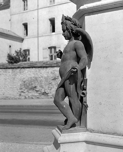 L'Ecriture : vue de profil gauche. © Yves Sancey / Région Bourgogne-Franche-Comté, Inventaire du patrimoine - 2000