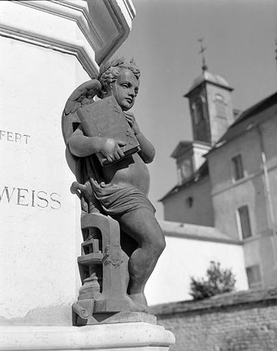 L'Imprimerie vue de trois quart droit en contre-plongée. © Yves Sancey / Région Bourgogne-Franche-Comté, Inventaire du patrimoine - 2000