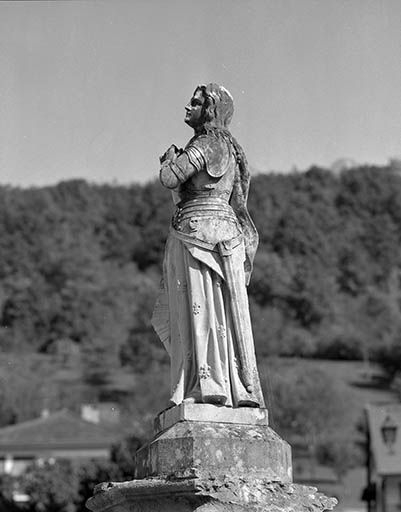 Sainte Jeanne d'Arc : vue de profil gauche. © Yves Sancey / Région Bourgogne-Franche-Comté, Inventaire du patrimoine - 2000