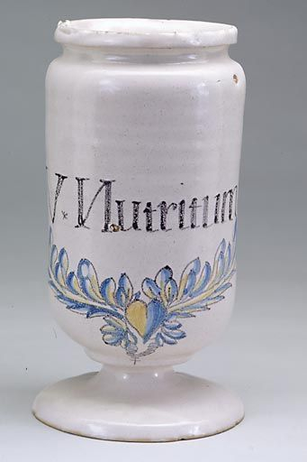 Vue générale d'un albarello. © Jérôme Mongreville / Région Bourgogne-Franche-Comté, Inventaire du patrimoine - 2000