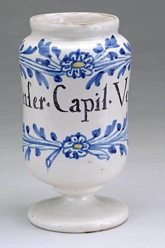 Vue d'un albarello avec inscription. © Jérôme Mongreville / Région Bourgogne-Franche-Comté, Inventaire du patrimoine - 2000