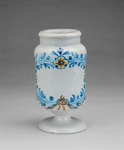 Vue d'un albarello. © Jérôme Mongreville / Région Bourgogne-Franche-Comté, Inventaire du patrimoine - 2000