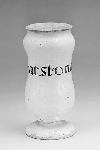 Vue d'un albarello. © Jérôme Mongreville / Région Bourgogne-Franche-Comté, Inventaire du patrimoine - 2000