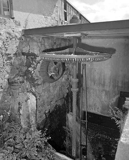 Système de roues hydrauliques, vue rapprochée. © Jérôme Mongreville / Région Bourgogne-Franche-Comté, Inventaire du patrimoine - 2000