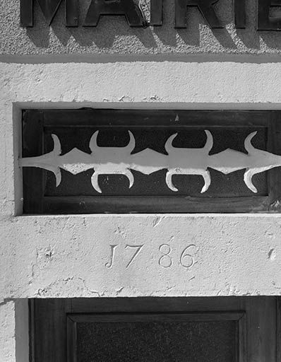 Date portée sur le linteau de la porte d'accès. © Jérôme Mongreville / Région Bourgogne-Franche-Comté, Inventaire du patrimoine - 2000