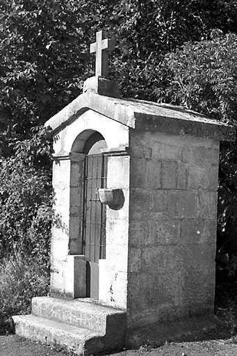 Façade antérieure vue de trois quarts droit. © Jérôme Mongreville / Région Bourgogne-Franche-Comté, Inventaire du patrimoine - 2000
