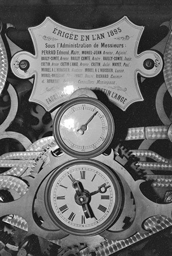 Cadrans de réglage et de contrôle, et plaque émaillée. © Jérôme Mongreville / Région Bourgogne-Franche-Comté, Inventaire du patrimoine - 2000