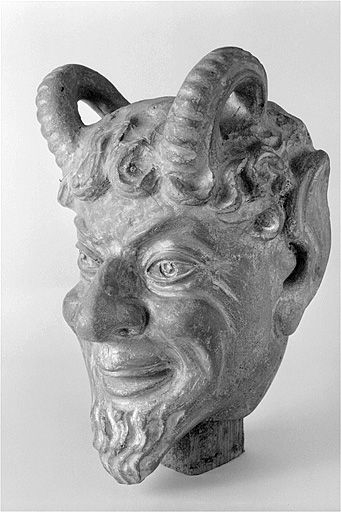 Satyre (?), vu de trois quarts droite. © Jérôme Mongreville / Région Bourgogne-Franche-Comté, Inventaire du patrimoine - 2000