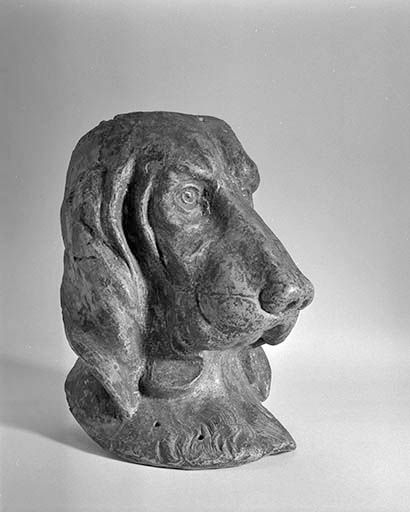 Tête de chien, vue de trois quarts. © Jérôme Mongreville / Région Bourgogne-Franche-Comté, Inventaire du patrimoine - 2000