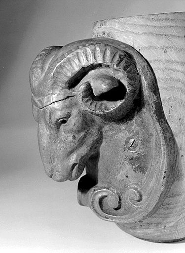 Tête de bélier, vue de profil. © Jérôme Mongreville / Région Bourgogne-Franche-Comté, Inventaire du patrimoine - 2000