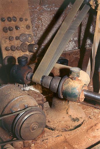 Détail du tour sur colonne. © Jérôme Mongreville / Région Bourgogne-Franche-Comté, Inventaire du patrimoine - 2000