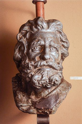 Figure d'homme, d'après le personnage central du Départ des volontaires de 1792 par François Rude.Présentée comme un buste de Jupiter à l'Exposition Pipes et Diamants. © Jérôme Mongreville / Région Bourgogne-Franche-Comté, Inventaire du patrimoine - 2000