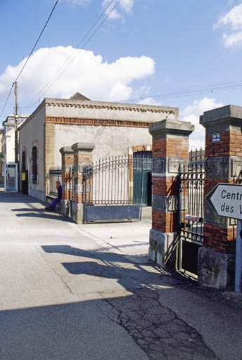 Grille d'entrée. © Yves Sancey / Région Bourgogne-Franche-Comté, Inventaire du patrimoine - 2000