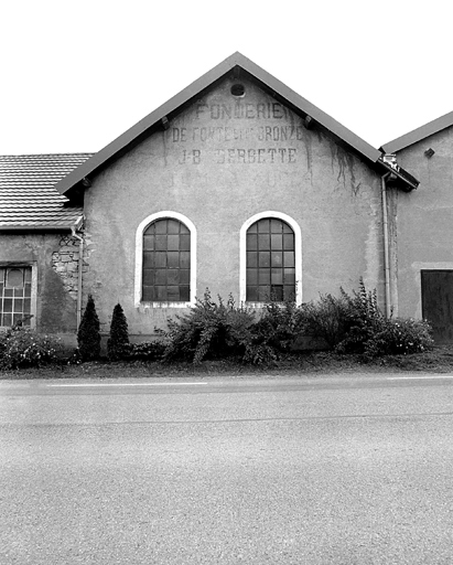Mur-pignon d'un atelier de fabrication. © Yves Sancey / Région Bourgogne-Franche-Comté, Inventaire du patrimoine - 2000