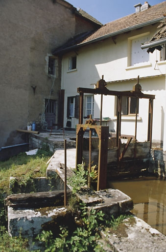 Vannage sur le canal d'amenée. © Yves Sancey / Région Bourgogne-Franche-Comté, Inventaire du patrimoine - 2000