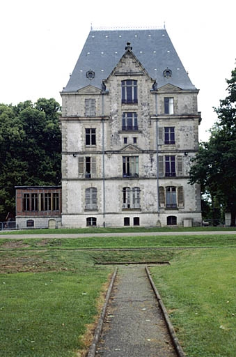 Façade ouest. © Yves Sancey / Région Bourgogne-Franche-Comté, Inventaire du patrimoine - 2000