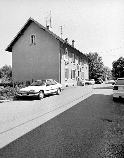 Logement ouvrier à 4 appartements. © Yves Sancey / Région Bourgogne-Franche-Comté, Inventaire du patrimoine - 2000
