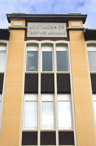 Inscription sur le fronton sud de l'atelier. © Yves Sancey / Région Bourgogne-Franche-Comté, Inventaire du patrimoine - 2000