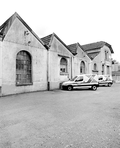 Murs-pignons ouest des ateliers depuis la cour. © Yves Sancey / Région Bourgogne-Franche-Comté, Inventaire du patrimoine - 2000