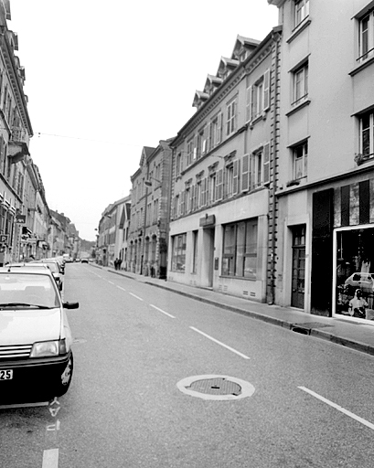 Façades sur rue depuis l'ouest. © Yves Sancey / Région Bourgogne-Franche-Comté, Inventaire du patrimoine - 2000