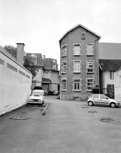 Logement patronal situé à l'arrière du n° 25. © Yves Sancey / Région Bourgogne-Franche-Comté, Inventaire du patrimoine - 2000