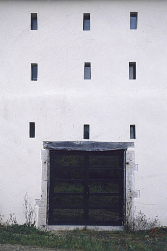 Détail de la façade nord de l'ancienne halle à charbon. © Yves Sancey / Région Bourgogne-Franche-Comté, Inventaire du patrimoine - 2000 Détail de la façade nord de l'ancienne halle à charbon. © Yves Sancey / Région Bourgogne-Franche-Comté, Inventaire du patrimoine - 2000