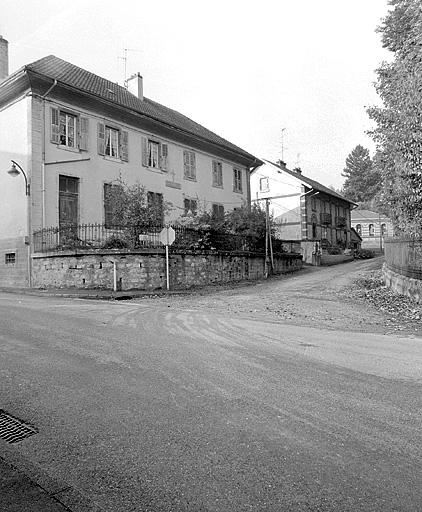 Vue d'ensemble depuis le nord-est. © Yves Sancey / Région Bourgogne-Franche-Comté, Inventaire du patrimoine - 2000