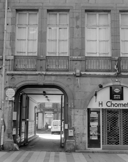 Façade sur rue, détail de l'entrée cochère. © Yves Sancey / Région Bourgogne-Franche-Comté, Inventaire du patrimoine - 2001
