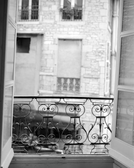 Façade antérieure sur cour : détail de la ferronnerie d'un garde-corps. © Yves Sancey / Région Bourgogne-Franche-Comté, Inventaire du patrimoine - 2001