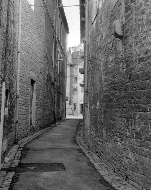 Façade latérale gauche donnant sur la rue du Loup. © Yves Sancey / Région Bourgogne-Franche-Comté, Inventaire du patrimoine - 2001