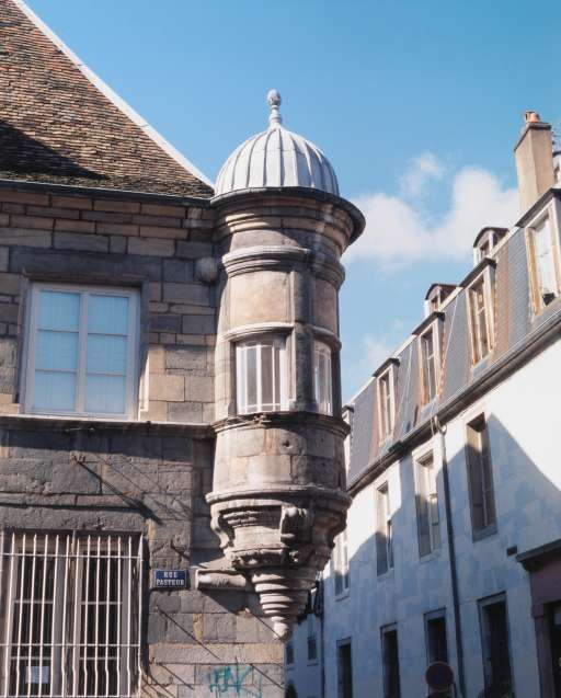 Façade latérale gauche : vue d'ensemble. © Yves Sancey / Région Bourgogne-Franche-Comté, Inventaire du patrimoine - 2001
