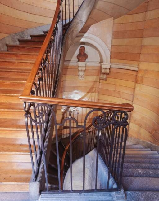Escalier d'honneur : vue d'ensemble depuis le premier palier. © Yves Sancey / Région Bourgogne-Franche-Comté, Inventaire du patrimoine - 2001
