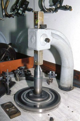 Meule et son système de fixation. © Jérôme Mongreville / Région Bourgogne-Franche-Comté, Inventaire du patrimoine - 2001