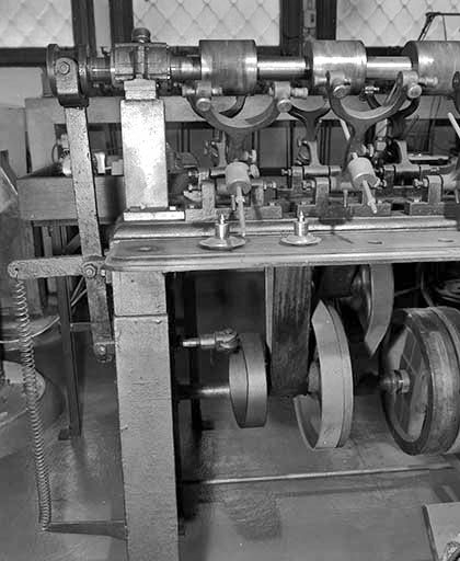 Détail montrant deux emplacements de diamantage. © Jérôme Mongreville / Région Bourgogne-Franche-Comté, Inventaire du patrimoine - 2001