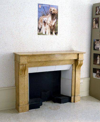 La cheminée de la chambre n° 16. © Yves Sancey / Région Bourgogne-Franche-Comté, Inventaire du patrimoine - 2001