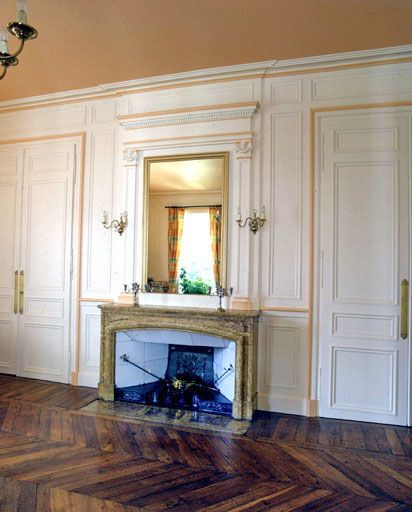 Cheminée de la salle à manger. © Yves Sancey / Région Bourgogne-Franche-Comté, Inventaire du patrimoine - 2001