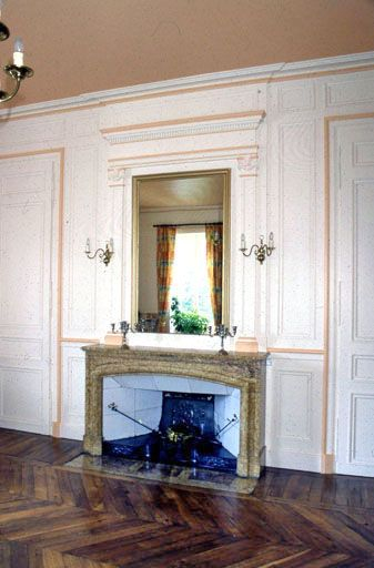 Cheminée de la salle à manger. © Yves Sancey / Région Bourgogne-Franche-Comté, Inventaire du patrimoine - 2001