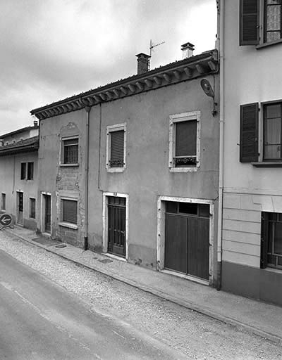 Façade antérieure d'une ferme transformée en maison. © Jérôme Mongreville / Région Bourgogne-Franche-Comté, Inventaire du patrimoine - 2001