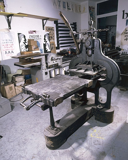 Vue d'ensemble, de trois quarts droite. Le tympan et la frisquette manquent. © Jérôme Mongreville / Région Bourgogne-Franche-Comté, Inventaire du patrimoine - 2001