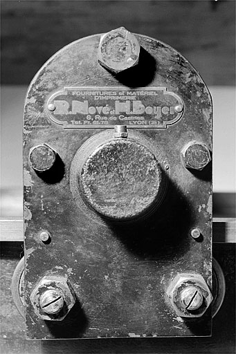 Plaque de constructeur. © Jérôme Mongreville / Région Bourgogne-Franche-Comté, Inventaire du patrimoine - 2001