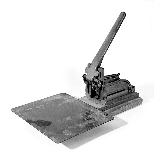 Troisième agrafeuse : agrafeuse à plat. © Jérôme Mongreville / Région Bourgogne-Franche-Comté, Inventaire du patrimoine - 2001