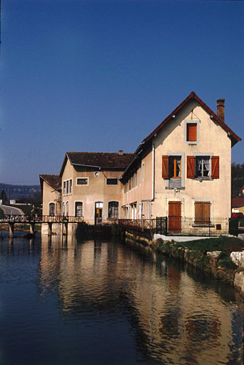 Ancien moulin depuis l'est. © Jérôme Mongreville / Région Bourgogne-Franche-Comté, Inventaire du patrimoine - 2002 Ancien moulin depuis l'est. © Jérôme Mongreville / Région Bourgogne-Franche-Comté, Inventaire du patrimoine - 2002