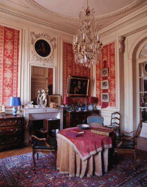 Vue d'ensemble de l'ancienne chambre à coucher de madame, depuis l'entrée. © Yves Sancey / Région Bourgogne-Franche-Comté, Inventaire du patrimoine - 2002